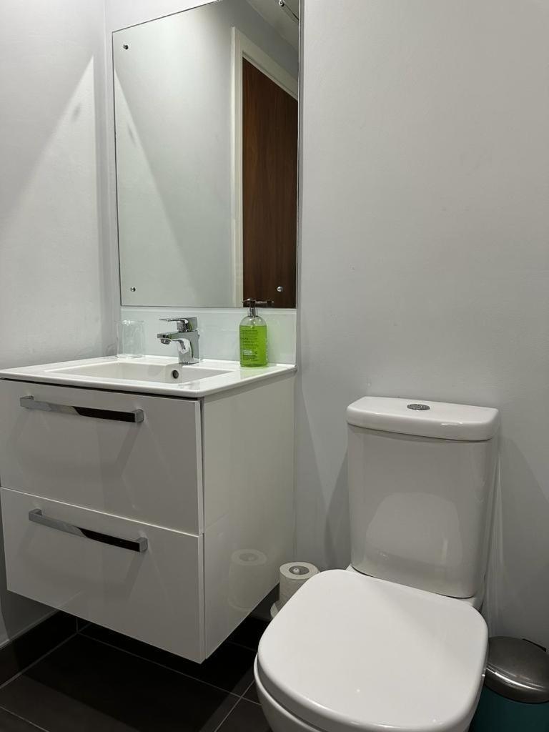 Luxury 9Ine Beautiful Bull Ring Apartment Free Parking Birmingam Exterior foto