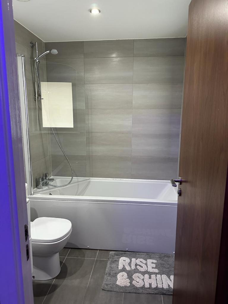 Luxury 9Ine Beautiful Bull Ring Apartment Free Parking Birmingam Exterior foto
